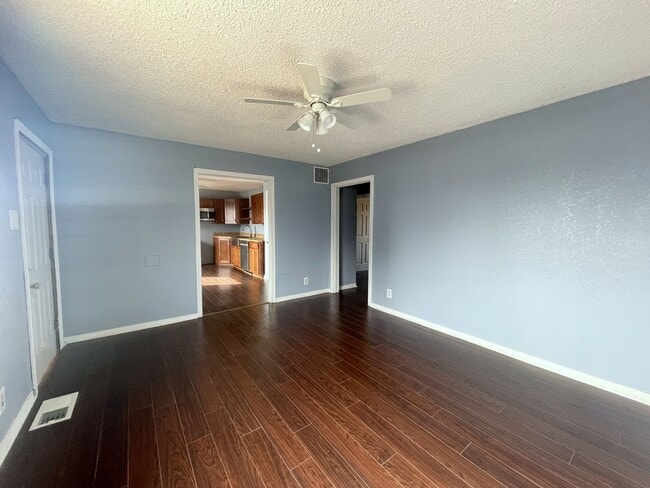 Building Photo - Beautiful Home!