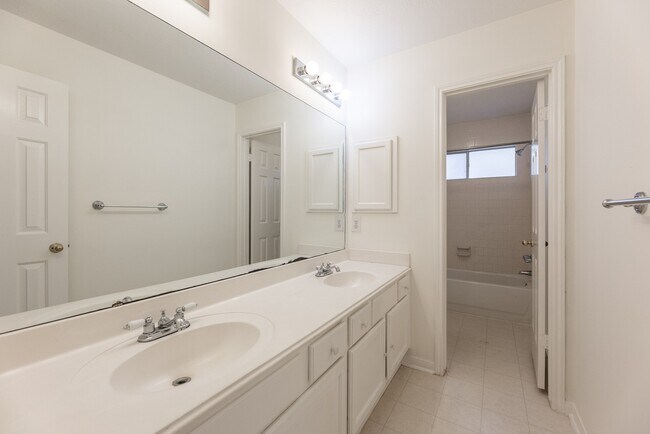 Building Photo - 2515 Falcon Ridge St