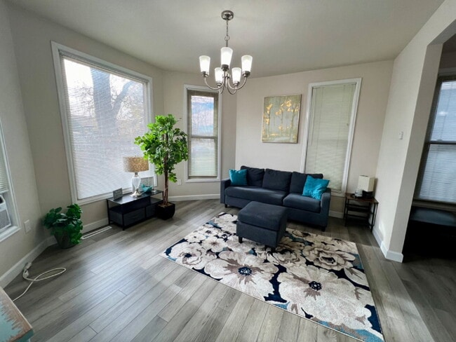 Building Photo - Renovated Short Term Rental!