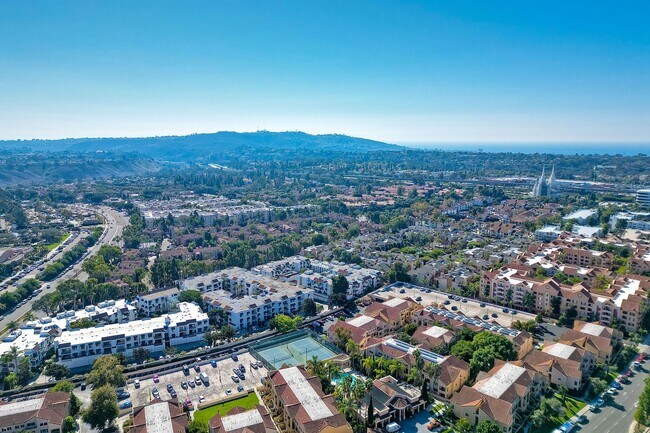 Building Photo - La Jolla Pines- Top Level 2 Bed/2 Ba Available Now!!