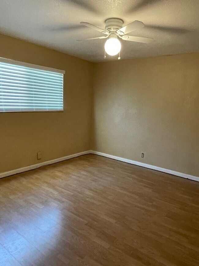 Building Photo - Lease Your Dream Home in the Country!