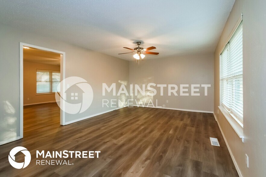 Building Photo - 3800 Larkwood Dr