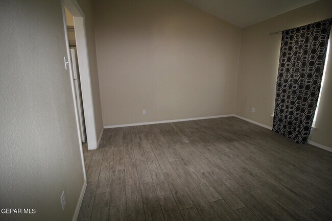 Building Photo - 351 Duanesburg St