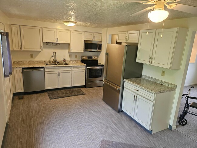 Building Photo - 3297 Medoma Dr