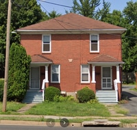 Building Photo - 4 Bedroom Townhome Across Street from JMU