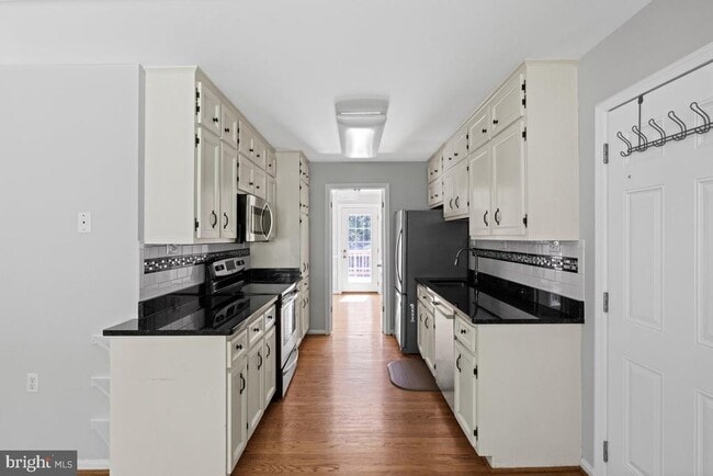 Building Photo - 39225 Foxhill Rd