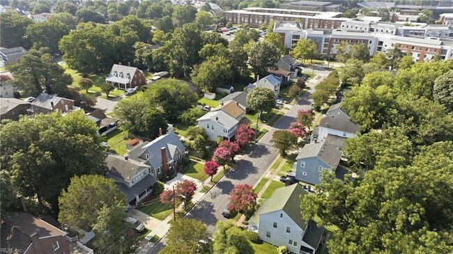 Building Photo - 920 Oaklawn Ave