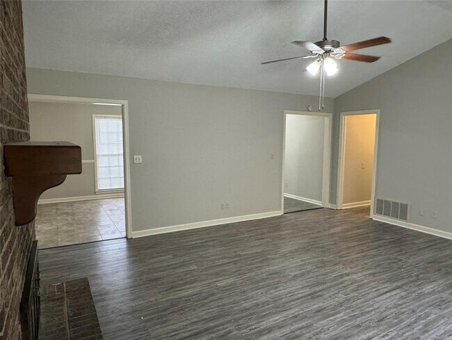 Building Photo - 2233 W Aberdeen Dr