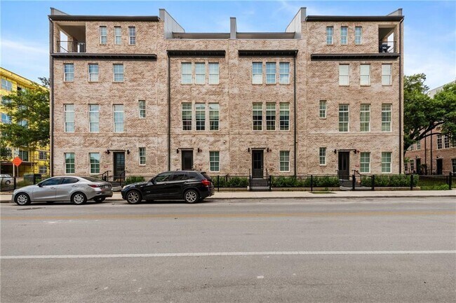 Building Photo - 1305 Town Creek Dr