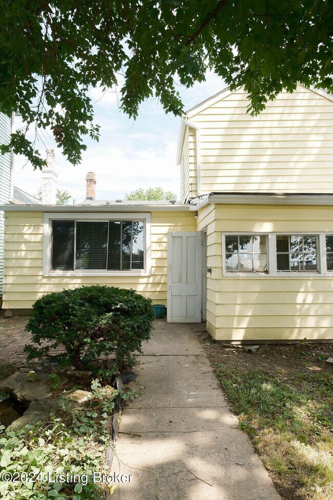 Building Photo - 208 Pope St