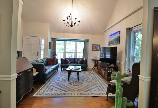 Building Photo - 2804 Cove Ridge Rd