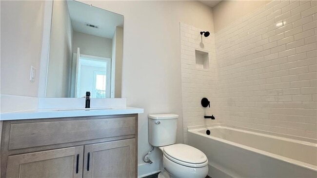 Building Photo - 2678 Evers Dr NE