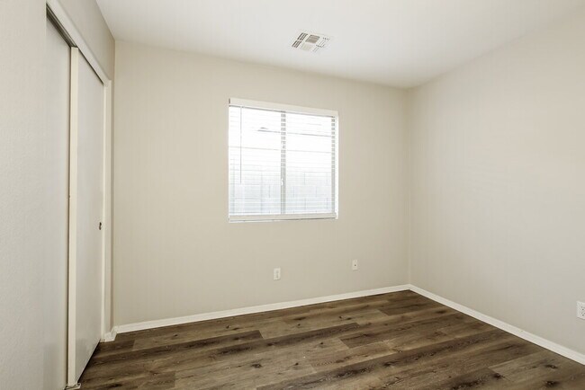 Building Photo - 12821 W Crocus Dr