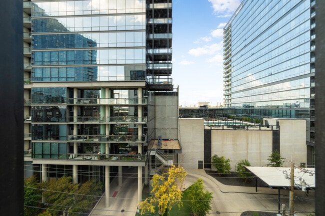 Building Photo - Central 4BR Apartment – Modern Living in Chicago