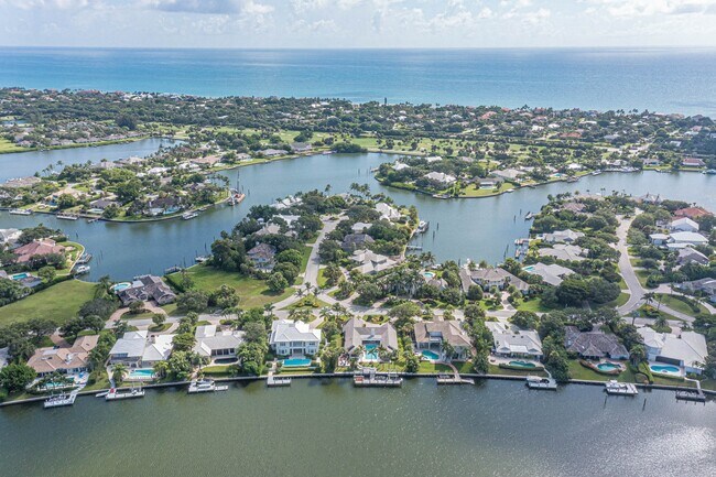 Building Photo - 195 Spinnaker Dr