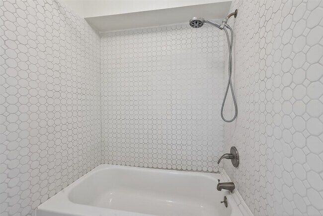 Building Photo - 16117 Singapore Ln