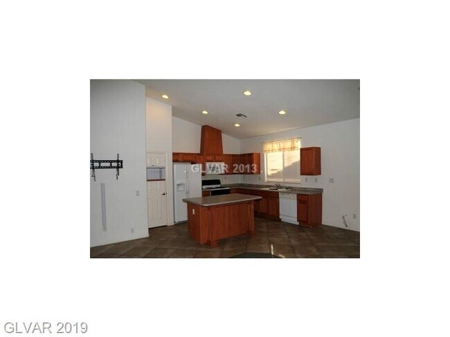 Building Photo - Single Story - 3 bed home located in Hende...
