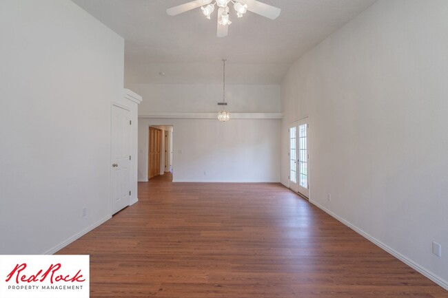 Building Photo - Remodeled 3 Bedroom Townhome with Great Vi...