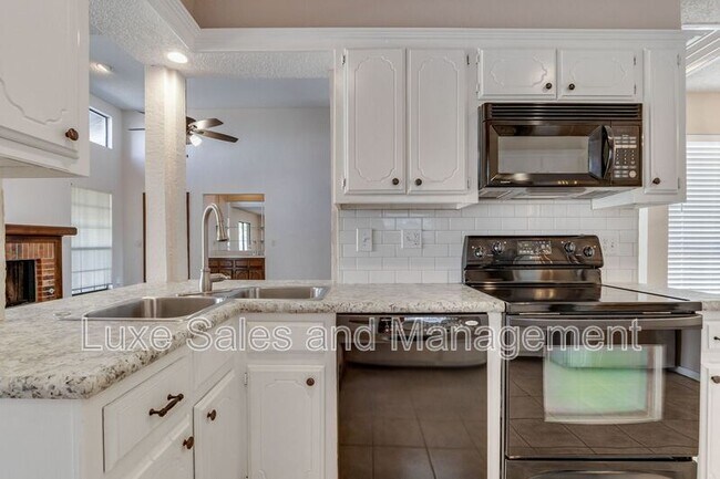 Building Photo - 7713 Doris Dr