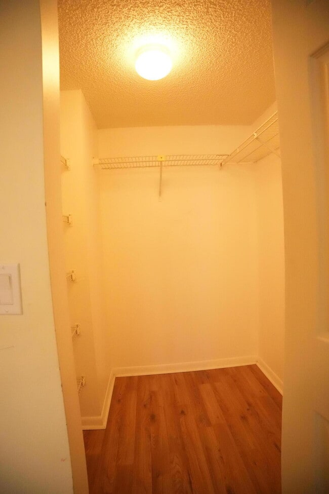 Building Photo - 4640 Lucerne Lakes Blvd W