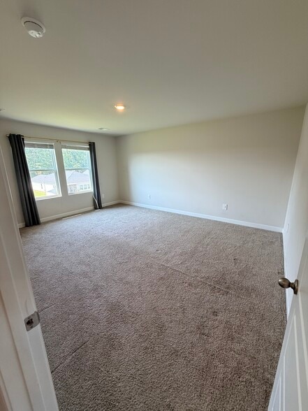 Building Photo - 124 Lavinia Cir