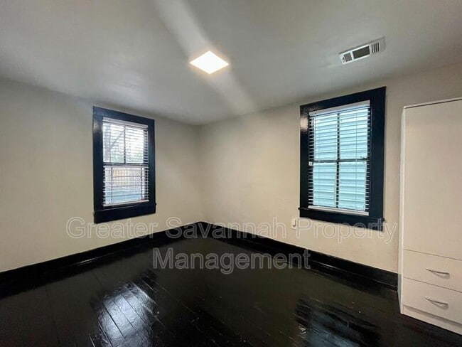 Building Photo - 2221 Harden St