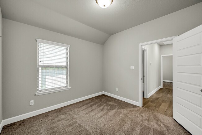 Building Photo - 328 Rise Ln