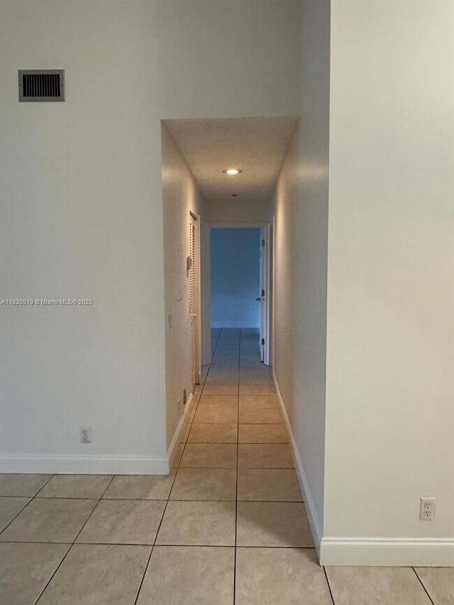 Building Photo - 10441 Mahogany Key Cir