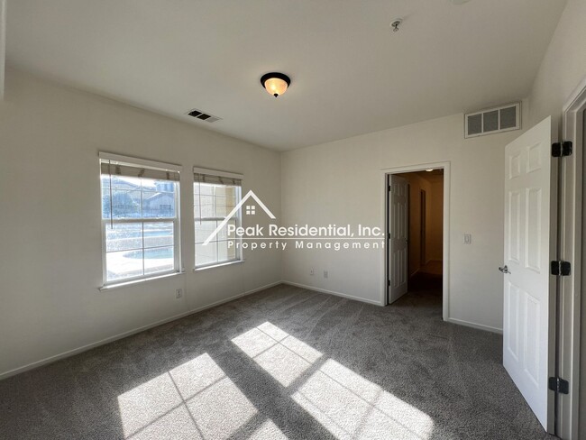 Building Photo - Spacious 3bd/3ba North Natomas Townhouse