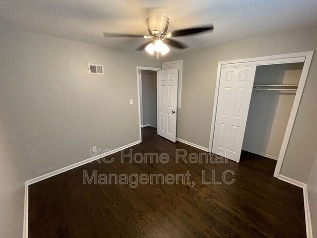 Building Photo - 706 NE Orchard Dr