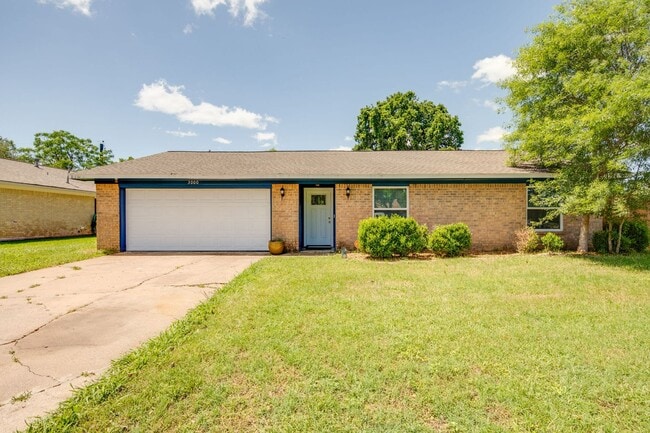 Building Photo - 3000 Longleaf Dr