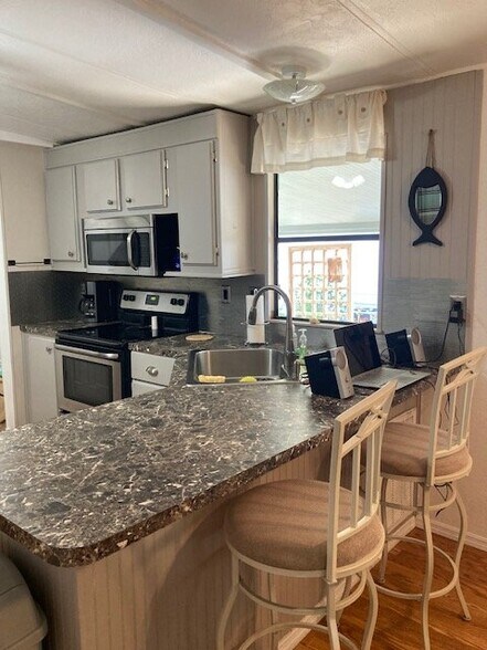 Building Photo - 705 Hibiscus Ln