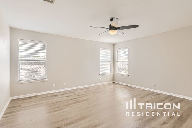 Building Photo - 501 Tobin Dr