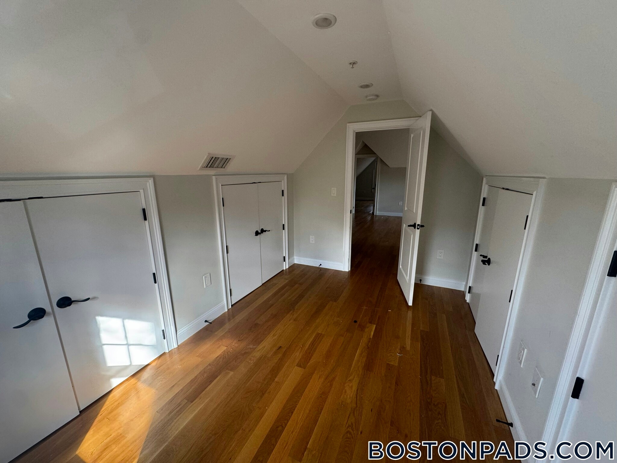 Building Photo - 62 Gordon St