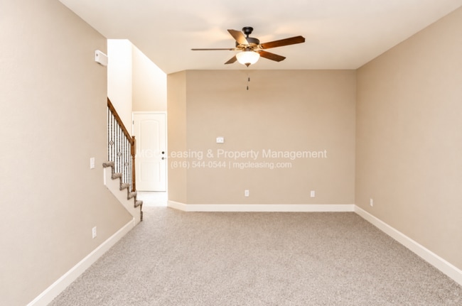 Building Photo - Eagle Creek Luxury Townhome