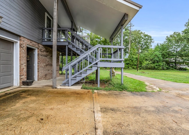 Building Photo - Fully furnished 3 bedroom, 2 bath home!