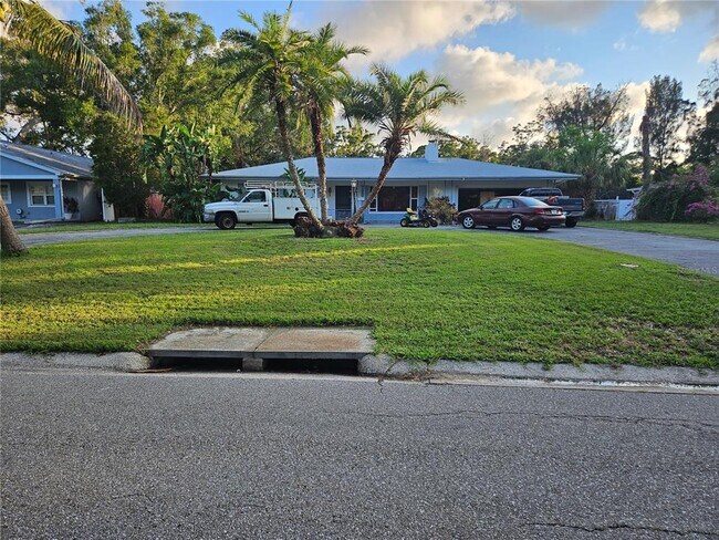 Primary Photo - 2446 Fairway Ave S