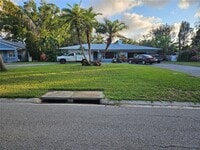 Building Photo - 2446 Fairway Ave S