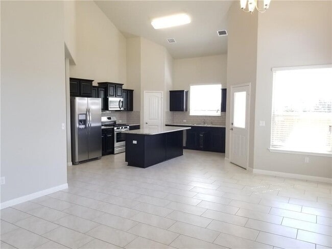 Building Photo - 1024 Peregrine Way