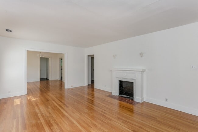 Building Photo - 1812 Banks St