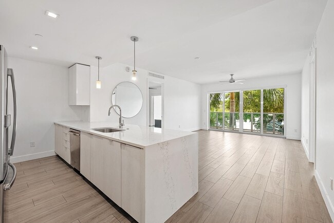 Building Photo - 1 S Palmway