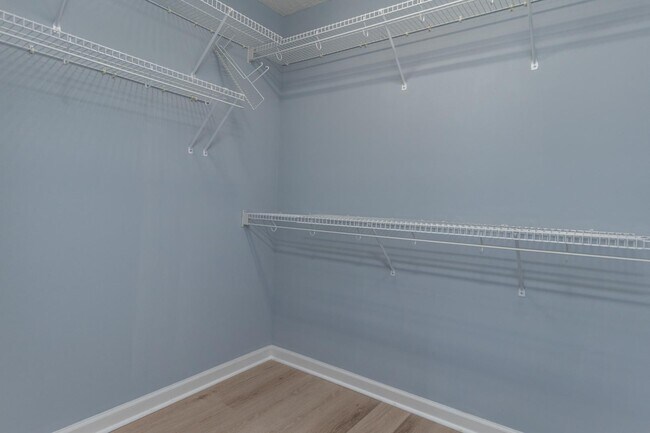 Building Photo - 9300 Greythorne Way