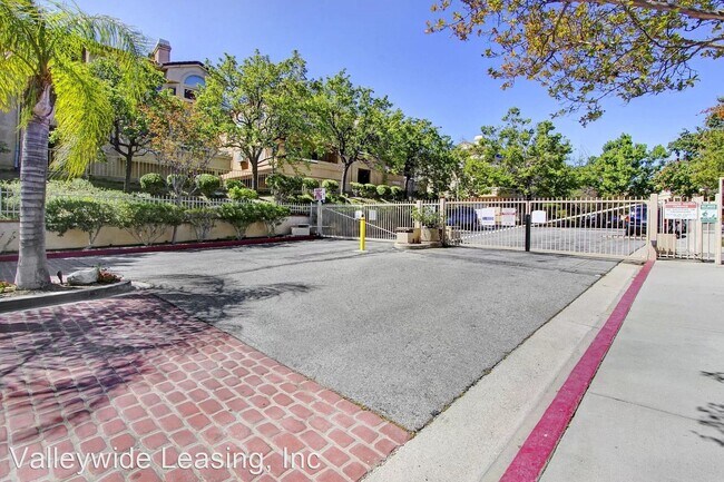 Building Photo - 3 br, 2 bath House - 19804 Sandpiper Pl. # 12