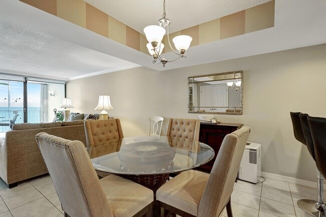 Building Photo - 840 Ocean Dr