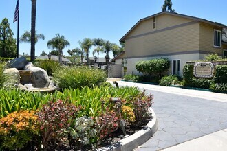 Building Photo - 630 W Palm Ave