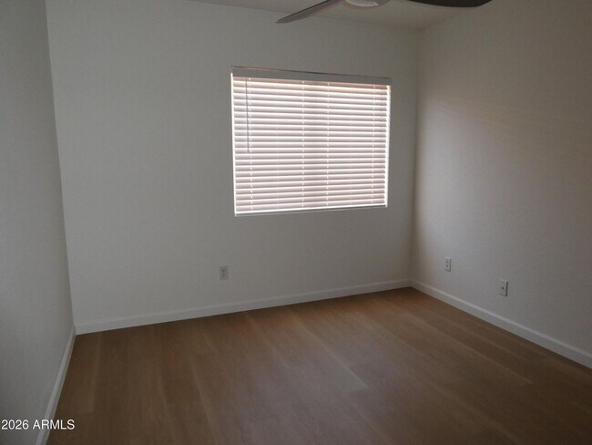 Building Photo - 11547 W Schleifer Dr