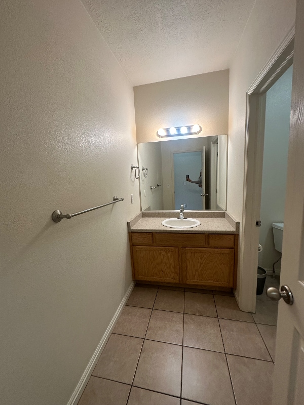 Building Photo - 1931 N Canyon Rd