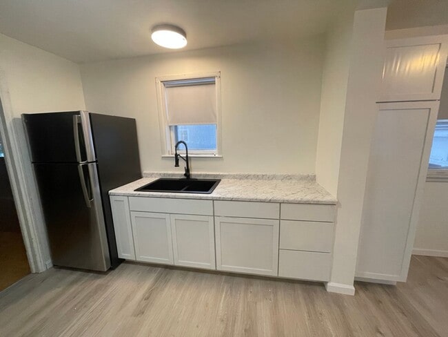 Building Photo - Click the “Apply Now” button or email wapmrentals@gmail.com for a prompt response.