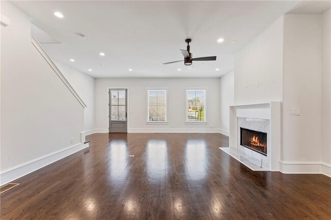 Building Photo - 871 3rd St