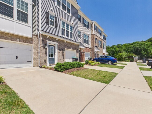 Building Photo - 1405 Kerr Dr